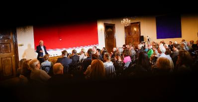 Am 12. September 2017 lud Kunst- und Kulturminister Thomas Drozda zur OPEN:SPACE Diskussionsreihe zum Thema &bdquo;Bedingungsloses Grundeinkommen?&ldquo;.