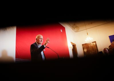 Am 12. September 2017 lud Kunst- und Kulturminister Thomas Drozda zur OPEN:SPACE Diskussionsreihe zum Thema &bdquo;Bedingungsloses Grundeinkommen?&ldquo;. Im Bild der Gr&uuml;nder der Drogeriekette dm Werner G&ouml;tz.