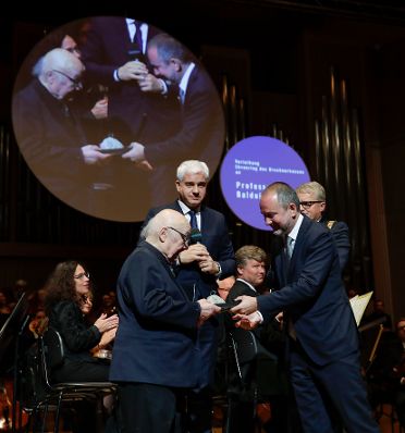 Am 17. September 2017 er&ouml;ffnete Kunst- und Kulturminister Thomas Drozda (m.) das Internationale Brucknerfest Linz. Im Bild mit Komponisten Balduin Sulzer (l.) und dem B&uuml;rgermeister von Linz Klaus Luger (r.).
