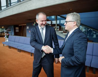 Am 17. September 2017 er&ouml;ffnete Kunst- und Kulturminister Thomas Drozda (l.) das Internationale Brucknerfest Linz. Im Bild mit dem B&uuml;rgermeister von Linz Klaus Luger (r.).