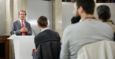 Am 18. September 2017 fand die Veranstaltung "Kinder hinter Gittern?" im Kassensaal des Bundeskanzleramtes statt. Im Bild Manfred Nowak vom Ludwig Boltzmann Institut.