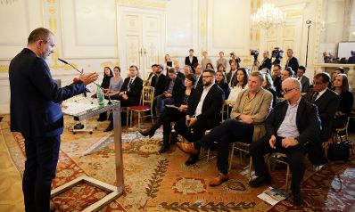 Am 19. September 2017 fand die Verleihung des Plan Medienpreis f&uuml;r Kinderrechte im Bundeskanzleramt statt. Im Bild Kanzleramtsminister Thomas Drozda.