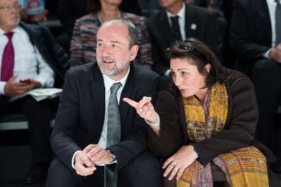 Am 22. September 2017 nahm Kunst- und Kulturminister Thomas Drozda (l.) beim Steirischen Herbst teil. Im Bild mit Intendantin Veronica Kaup-Hasler kurz vor dem St&uuml;ck "to come" von Mette Ingvartsen.