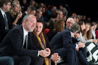Am 22. September 2017 nahm Kunst- und Kulturminister Thomas Drozda (l.) beim Steirischen Herbst teil. Im Bild mit Intendantin Veronica Kaup-Hasler kurz vor dem St&uuml;ck "to come" von Mette Ingvartsen.