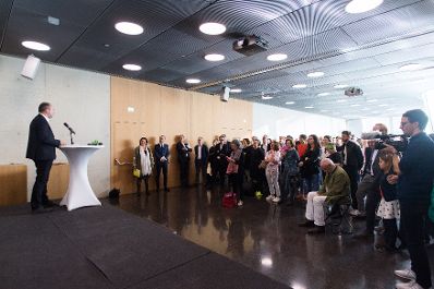 Am 23. September 2017 nahm Kunst- und Kulturminister Thomas Drozda (im Bild) bei der Ausstellungser&ouml;ffnung "Prometheus unbound" anl&auml;sslich des Steirischen Herbst Festivals teil.