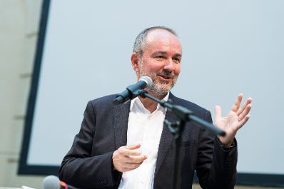 Am 23. September 2017 nahm Kunst- und Kulturminister Thomas Drozda (im Bild) an der Er&ouml;ffnung des Festivalzentrums anl&auml;sslich des Steirischen Herbst Festivals teil.