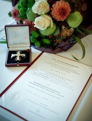 Am 22. September 2017 &uuml;berreichte Kunst- und Kulturminister Thomas Drozda das &Ouml;sterreichische Ehrenkreuz f&uuml;r Wissenschaft und Kunst I. Klasse an August Ruhs.