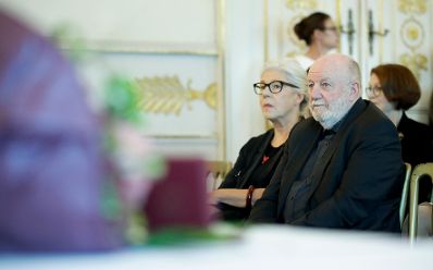 Am 22. September 2017 &uuml;berreichte Kunst- und Kulturminister Thomas Drozda das &Ouml;sterreichische Ehrenkreuz f&uuml;r Wissenschaft und Kunst I. Klasse an August Ruhs (r.).