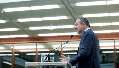 Am 26. September 2017 nahm Kunst- und Kulturminister Thomas Drozda (im Bild) an der Ausstellungser&ouml;ffnung "Duett mit K&uuml;nstler_innen" teil.