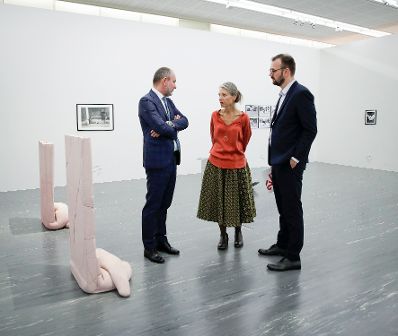 Am 26. September 2017 nahm Kunst- und Kulturminister Thomas Drozda (l.) an der Ausstellungser&ouml;ffnung "Duett mit K&uuml;nstler_innen" teil.