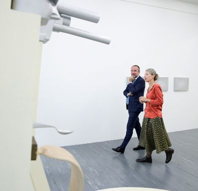 Am 26. September 2017 nahm Kunst- und Kulturminister Thomas Drozda (l.) an der Ausstellungser&ouml;ffnung "Duett mit K&uuml;nstler_innen" teil.