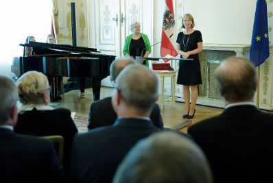 Am 27. September 2017 bestellte der Bundeskanzler Vertreterinnen und Vertreter der Wirtschaft zu Mitgliedern der bei der Bundesanstalt &quot;Statistik &Ouml;sterreich&quot; eingerichteten Wirtschaftskurie. Im Bild Sektionschefin Nicole Bayer.