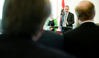 Am 27. September 2017 bestellte der Bundeskanzler Vertreterinnen und Vertreter der Wirtschaft zu Mitgliedern der bei der Bundesanstalt &quot;Statistik &Ouml;sterreich&quot; eingerichteten Wirtschaftskurie. Im Bild Kanzleramtsminister Thomas Drozda.