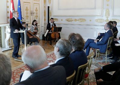 Am 28. September 2017 &uuml;berreichte Kunst- und Kulturminister Thomas Drozda das &Ouml;sterreichische Ehrenkreuz f&uuml;r Wissenschaft und Kunst I. Klasse an Elisabeth Leopold.