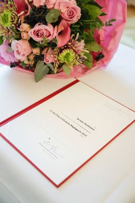 Am 10. Oktober 2017 verlieh Kunst- und Kulturminister Thomas Drozda den Gro&szlig;en &Ouml;sterreichischen Staatspreis an Renate Bertlmann.