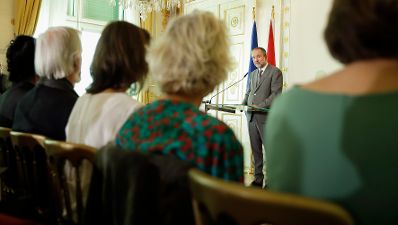 Am 10. Oktober 2017 verlieh Kunst- und Kulturminister Thomas Drozda (im Bild) den Gro&szlig;en &Ouml;sterreichischen Staatspreis an Renate Bertlmann.