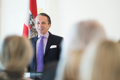 Am 2. November 2017 verlieh Kunst- und Kulturminister Thomas Drozda den &Ouml;sterreichischen Staatspreis f&uuml;r Kunstkritik an Nina Schedlmayer. Im Bild der Laudator Christian Rainer, Chefredakteur und Herausgeber des Nachrichtenmagazins Profil.