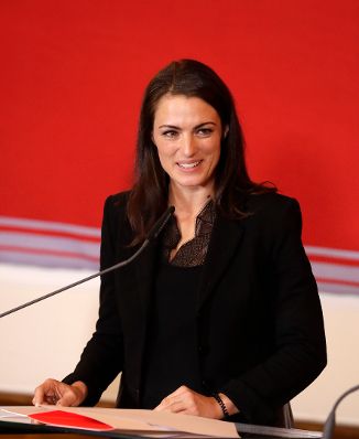 Am 6. November 2017 gab Kunst- und Kulturminister Thomas Drozda eine Pressekonferenz anl&auml;sslich des &ouml;sterreichischen Beitrags zur 16. Internationalen Architekturausstellung &bdquo;La Biennale di Venezia 2018&ldquo;. Im Bild Verena Konrad, Komiss&auml;rin der Biennale.