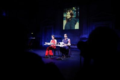 Am 7. November 2017 verlieh Kunst- und Kulturminister Thomas Drozda den &quot;&Ouml;sterreichischen Buchpreis 2017&quot;. Im Bild die Moderatoren Dorothee Hartinger (l.) und Philipp Hau&szlig; (r.).