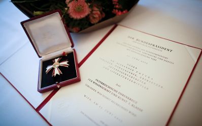 Am 5. Dezember 2017 &uuml;berreichte Kunst- und Kulturminister Thomas Drozda das &Ouml;sterreichische Ehrenkreuz f&uuml;r Wissenschaft und Kunst I. Klasse an Alexander Potyka.