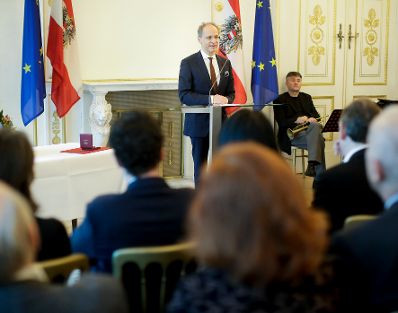 Am 5. Dezember 2017 &uuml;berreichte Kunst- und Kulturminister Thomas Drozda das &Ouml;sterreichische Ehrenkreuz f&uuml;r Wissenschaft und Kunst I. Klasse an Alexander Potyka (im Bild).