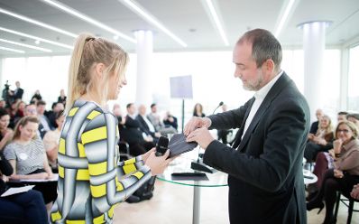 Am 6. Dezember 2017 fand im Ringturm eine Pressekonferenz zur Bekanntgabe der Nominierung des &Ouml;sterreichischen Filmpreises 2018 statt. Im Bild Kunst- und Kulturminister Thomas Drozda (r.).