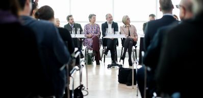 Am 6. Dezember 2017 fand im Ringturm eine Pressekonferenz zur Bekanntgabe der Nominierung des &Ouml;sterreichischen Filmpreises 2018 statt. Im Bild Kunst- und Kulturminister Thomas Drozda (m.).