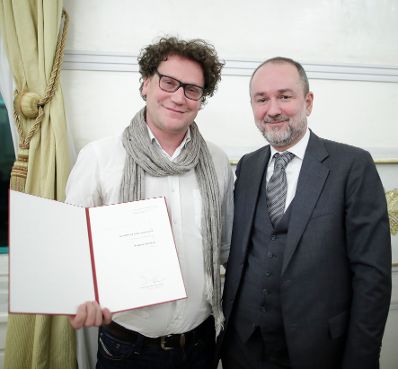 Am 7. Dezember 2017 verlieh Kunst- und Kulturminister Thomas Drozda (r.) die Outstanding Artist Awards 2017 im Bundeskanzleramt.