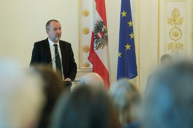 Am 12. Dezember 2017 verlieh Kunst- und Kulturminister Thomas Drozda (im Bild) den &Ouml;sterreichischen Staatspreis f&uuml;r Literaturkritik an Evelyne Polt-Heinzl.
