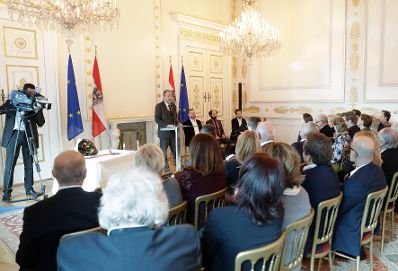 Am 14. Dezember 2017 &uuml;berreichte Kunst- und Kulturminister Thomas Drozda das &Ouml;sterreichische Ehrenkreuz f&uuml;r Wissenschaft und Kunst an Rudolf Klausnitzer.