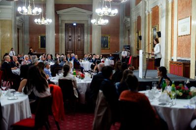 Am 25. Juli 2023 nahm Bundesministerin Karoline Edtstadler am Fastenbrechen anl&auml;sslich der alevitischen Trauer- und Fastenzeit Muharrem teil.