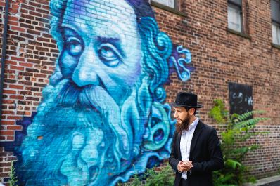 Am 16. Juli 2024 reiste Bundesministerin Karoline Edtstadler zu einem mehrt&auml;gigen Arbeitsbesuch nach New York. Im Bild bei der Hassidic Walking Tour.