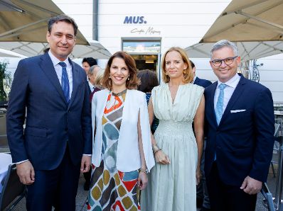 Am 26. Juli 2024 besuchte Bundesministerin Karoline Edtstadler (m.l.) die Er&ouml;ffnung der Salzburger Festspiele. Im Bild mit Bundesminister Magnus Brunner (r.).