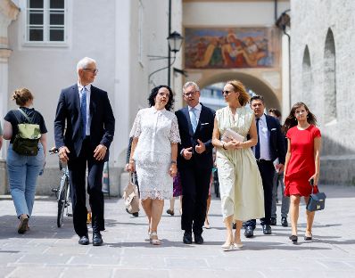 Am 26. Juli 2024 besuchte Bundesministerin Karoline Edtstadler die Er&ouml;ffnung der Salzburger Festspiele. Im Bild Bundesminister Magnus Brunner (m.r.) und Staatssekret&auml;rin Andrea Mayer (m.l.).