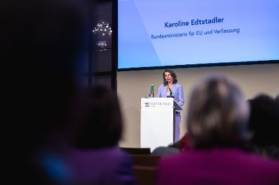 Am 2. September 2024 hielt Bundesministerin Karoline Edtstadler (m.) eine Grundsatzrede an alle &Ouml;sterreichischen Botschafterinnen und Botschafter im Rahmen der Botschafter Konferenz.