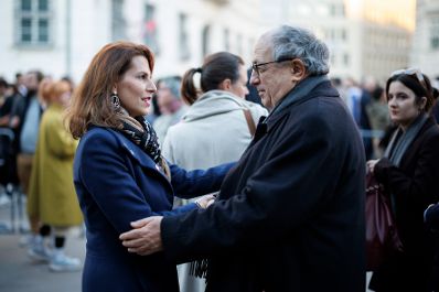 Am 7. Oktober 2024 nahm Bundesministerin Karoline Edtstadler (l.) an einer Gedenkveranstaltung der Israelitischen Kultusgemeinde teil.