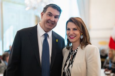 Am 9. Oktober 2024 gab Bundesministerin Karoline Edtstadler (r.) einen Empfang zum j&uuml;dischen Neujahrstag &quot;Rosch ha-Schana&quot; im Bundeskanzleramt.
