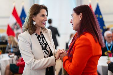 Am 9. Oktober 2024 gab Bundesministerin Karoline Edtstadler (l.) einen Empfang zum j&uuml;dischen Neujahrstag &quot;Rosch ha-Schana&quot; im Bundeskanzleramt.