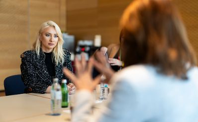 Am 21. Oktober 2024 nahm Bundesministerin Karoline Edtstadler (r.) am Salzburg Summit teil.