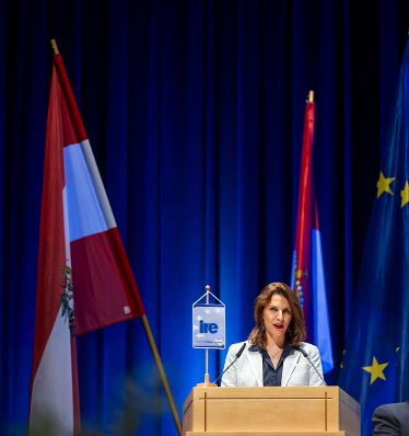 Am 21. Oktober 2024 nahm Bundesministerin Karoline Edtstadler (im Bild) am Salzburg Summit teil.