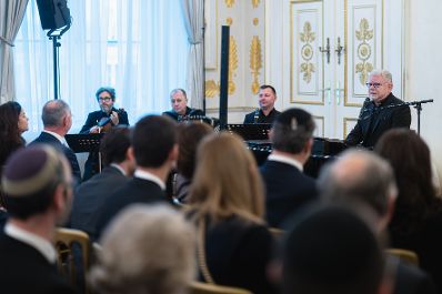 Am 23. J&auml;nner 2025 &Uuml;berreichte Bundesministerin Karoline Edtstadler das gro&szlig;e Goldene Ehrenzeichen f&uuml;r Verdienste um die Republik &Ouml;sterreich an Oskar Deutsch, den Pr&auml;sidenten der israelitischen Kultusgemeinde.