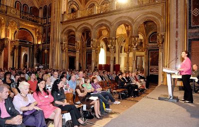 Bundesministerin f&uuml;r Frauenangelegenheiten und &Ouml;ffentlichen Dienst, Gabriele Heinisch-Hosek beim 1. LehrlingausbildnerInnentag des Bundes.