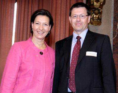 Bundesministerin f&uuml;r Frauenangelegenheiten und &Ouml;ffentlichen Dienst, Gabriele Heinisch-Hosek beim 1. LehrlingausbildnerInnentag des Bundes.
