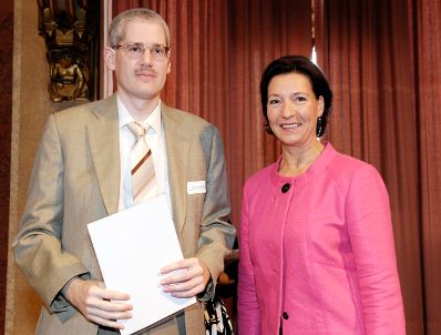 Bundesministerin f&uuml;r Frauenangelegenheiten und &Ouml;ffentlichen Dienst, Gabriele Heinisch-Hosek beim 1. LehrlingausbildnerInnentag des Bundes.