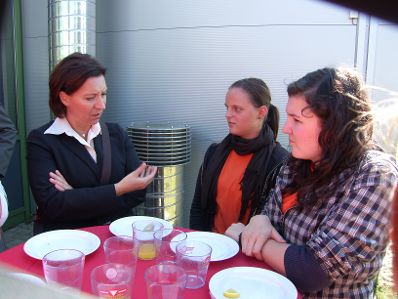 Am 7. September 2009 besuchte die Bundesministerin f&uuml;r Frauen und &ouml;ffentlichen Dienst, Gabriele Heinisch-Hosek die Bundesheerlehrwerkst&auml;tte Wels.