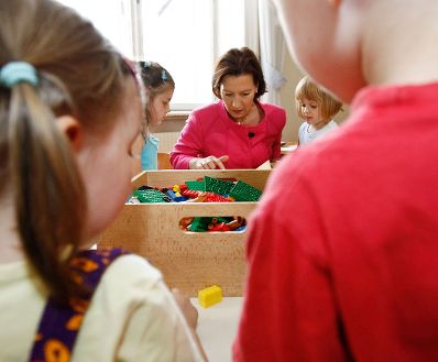 Am 16. Juli 2009 besuchte Frauenministerin Gabriele Heinisch-Hosek den Betriebskindergarten des Bundeskanzleramts.