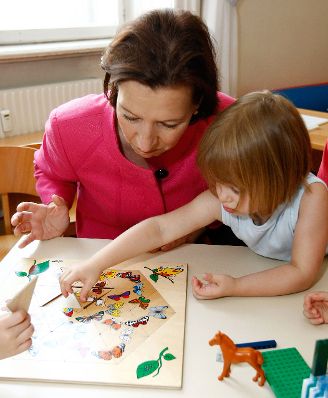 Am 16. Juli 2009 besuchte Frauenministerin Gabriele Heinisch-Hosek den Betriebskindergarten des Bundeskanzleramts.