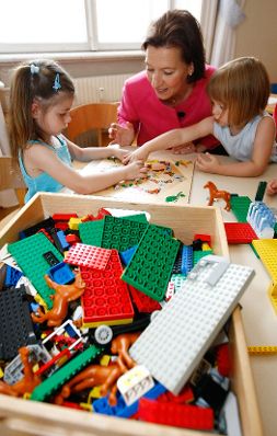 Am 16. Juli 2009 besuchte Frauenministerin Gabriele Heinisch-Hosek den Betriebskindergarten des Bundeskanzleramts.