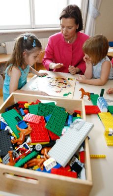 Am 16. Juli 2009 besuchte Frauenministerin Gabriele Heinisch-Hosek den Betriebskindergarten des Bundeskanzleramts.