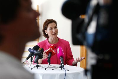 Am 16. Juli 2009 besuchte Frauenministerin Gabriele Heinisch-Hosek den Betriebskindergarten des Bundeskanzleramts.